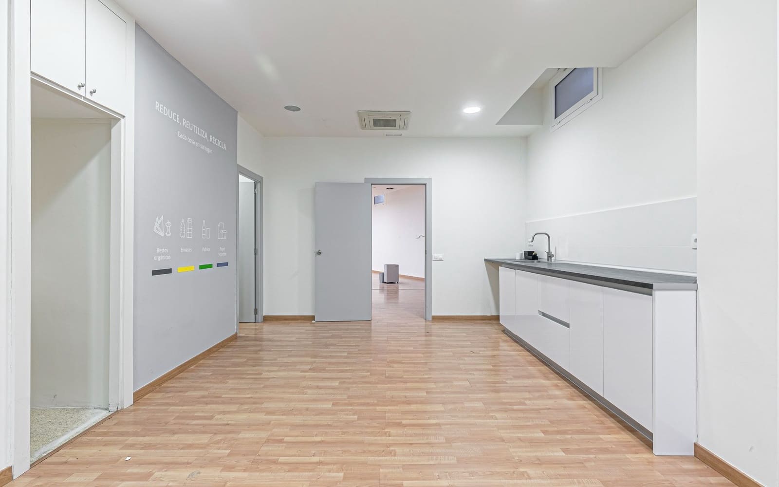 Erhverv til leje i Barcelona by - € 1.990 (Ref: 9650704)