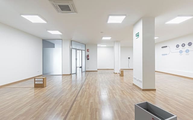 Erhverv til leje i El Clot, Barcelona by - € 1.990 (Ref: 9650704)