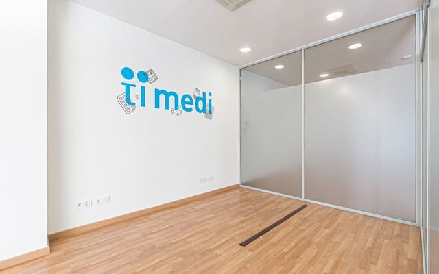 Erhverv til leje i El Clot, Barcelona by - € 1.990 (Ref: 9650704)