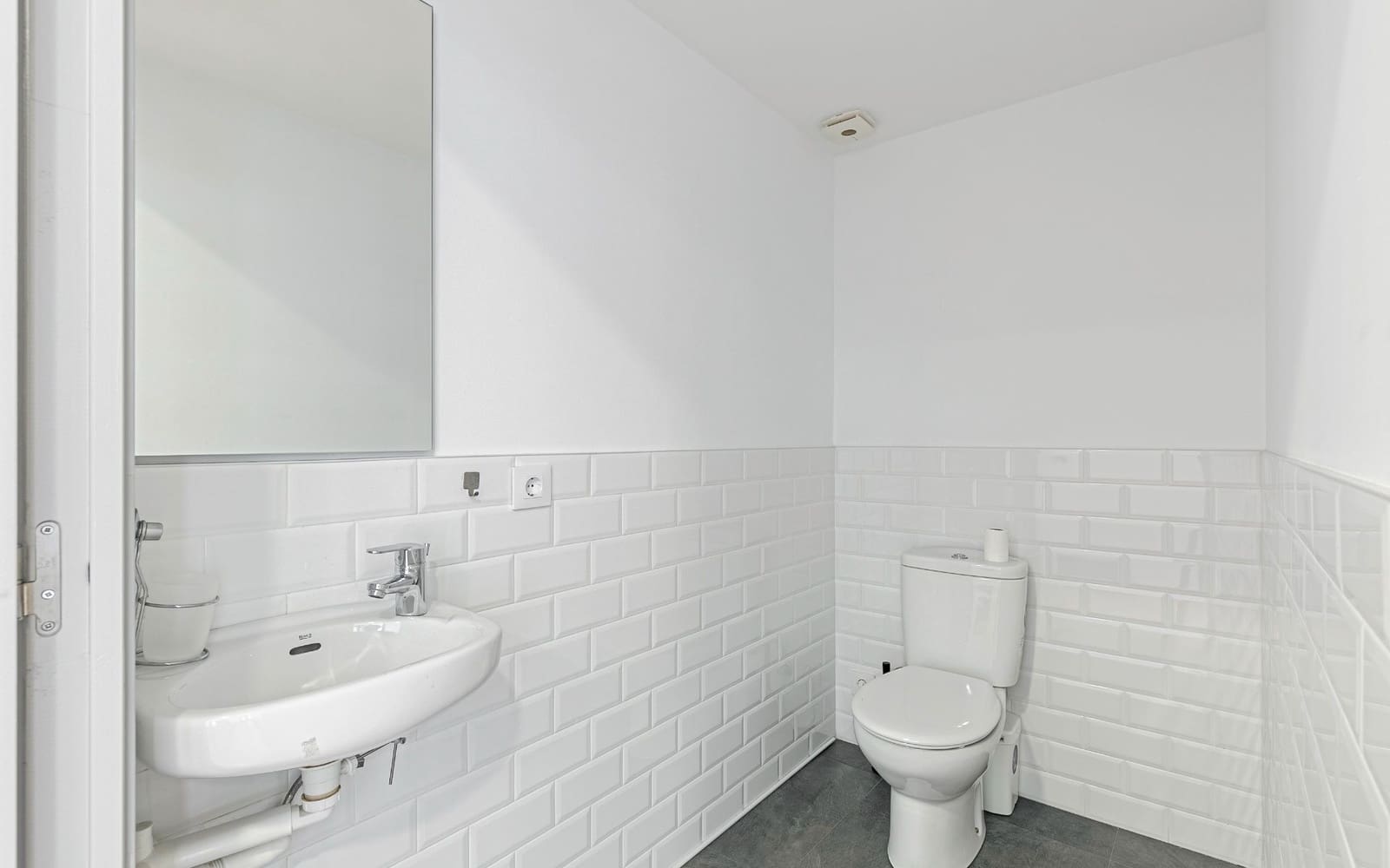 Erhverv til leje i Barcelona by - € 1.990 (Ref: 9650704)