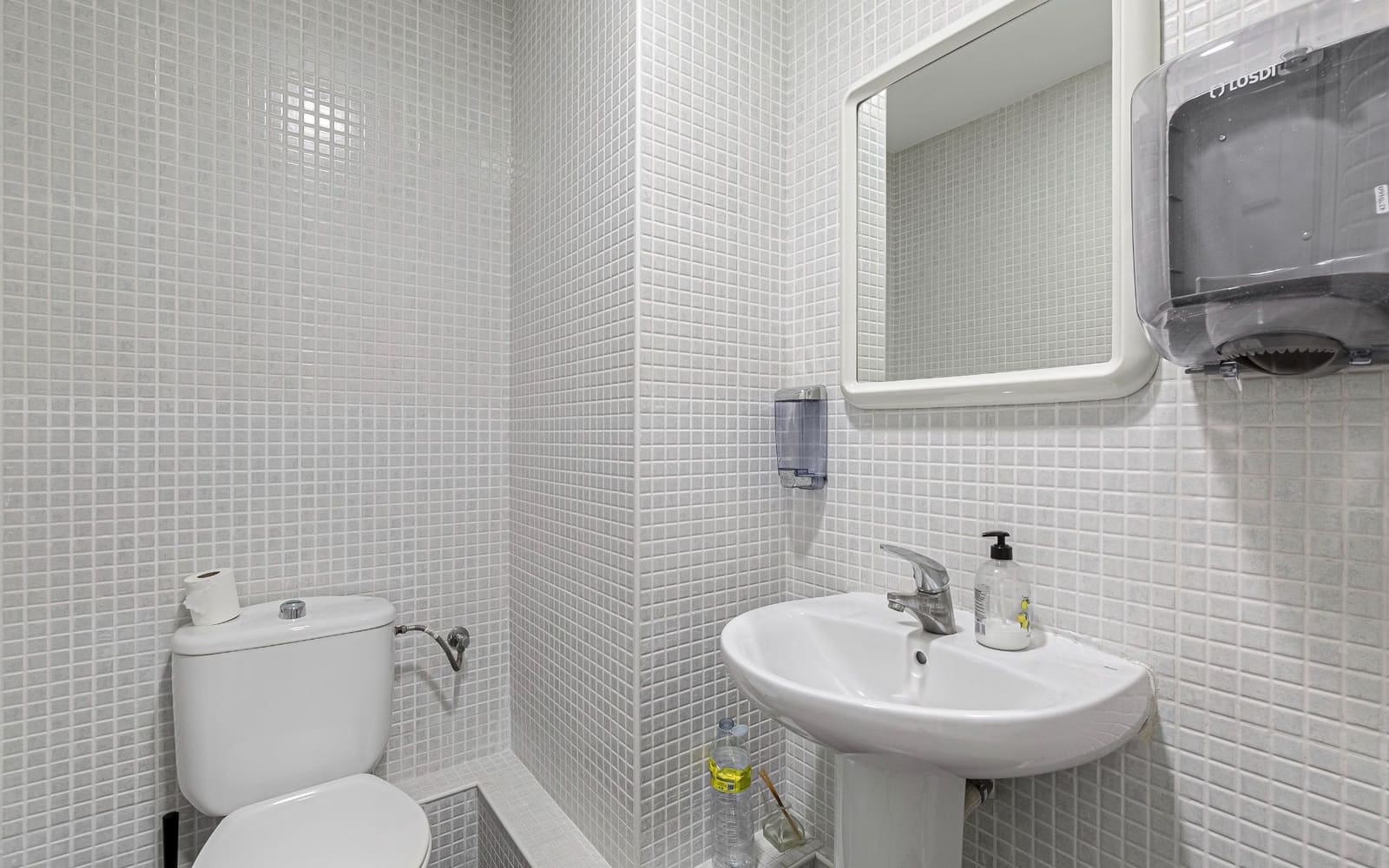 Erhverv til leje i Barcelona by - € 1.990 (Ref: 9650704)