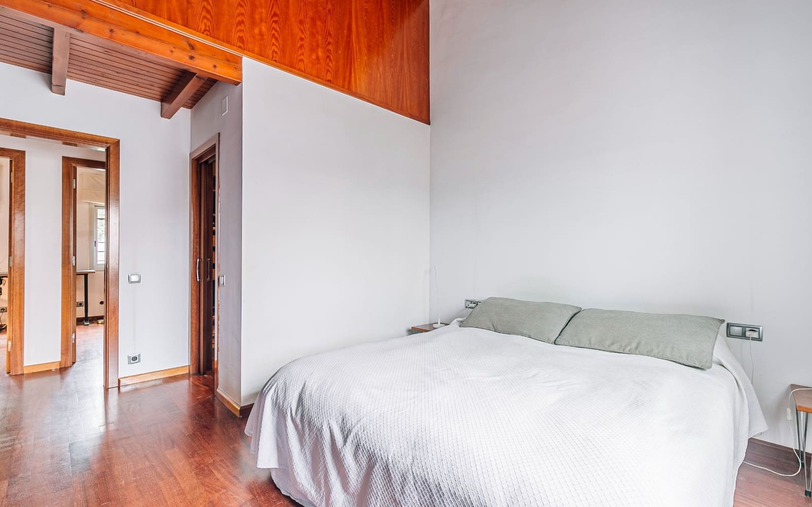 5 bedroom Villa for sale in Castelldefels with garage - € 1,280,000 (Ref: 9652408)