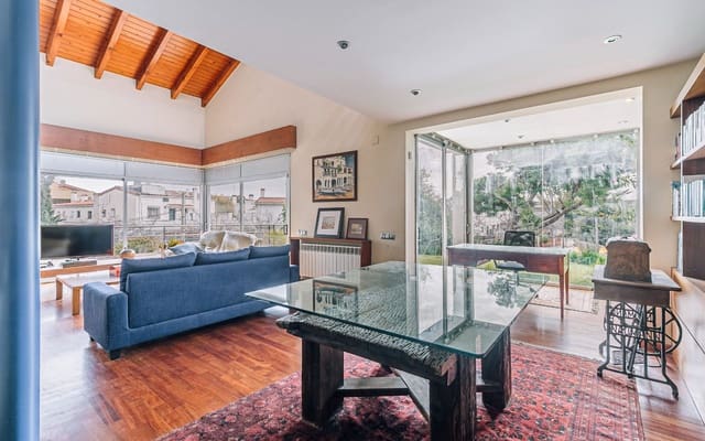 5 bedroom Villa for sale in Castelldefels - € 1,280,000 (Ref: 9652408)