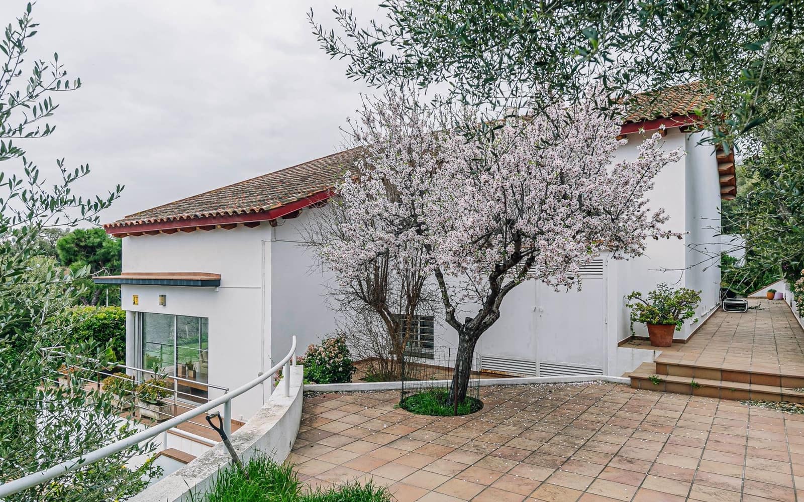 5 bedroom Villa for sale in Castelldefels with garage - € 1,280,000 (Ref: 9652408)