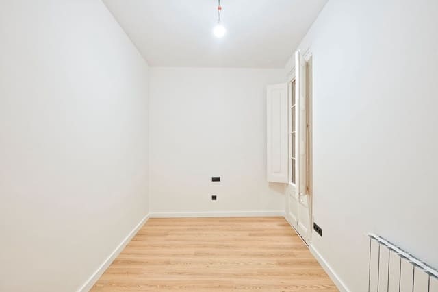 3 soverom Leilighet til leie i El Barri Gòtic, Barcelona by - € 1 790 (Ref: 9653324)