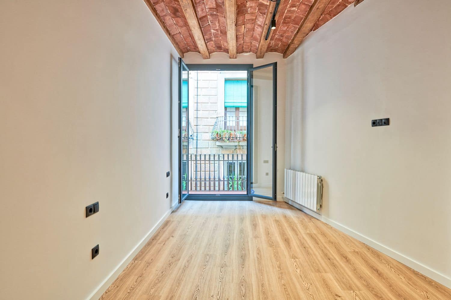 3 soverom Leilighet til leie i Barcelona by - € 1 790 (Ref: 9653324)