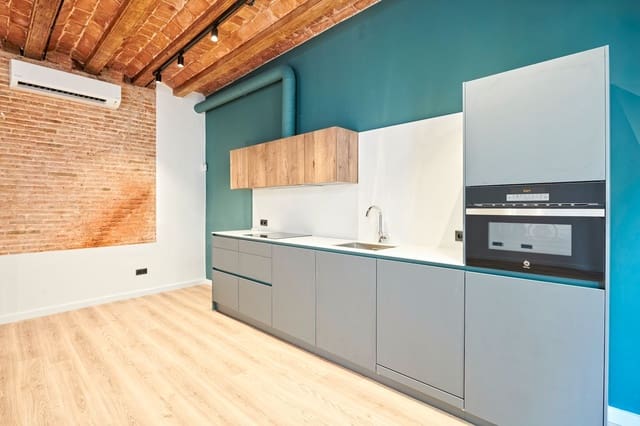 3 soverom Leilighet til leie i El Barri Gòtic, Barcelona by - € 1 790 (Ref: 9653324)