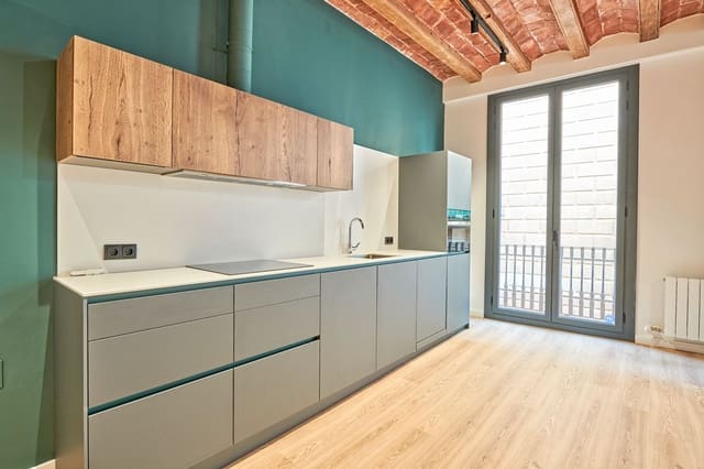 3 soverom Leilighet til leie i El Barri Gòtic, Barcelona by - € 1 790 (Ref: 9653324)