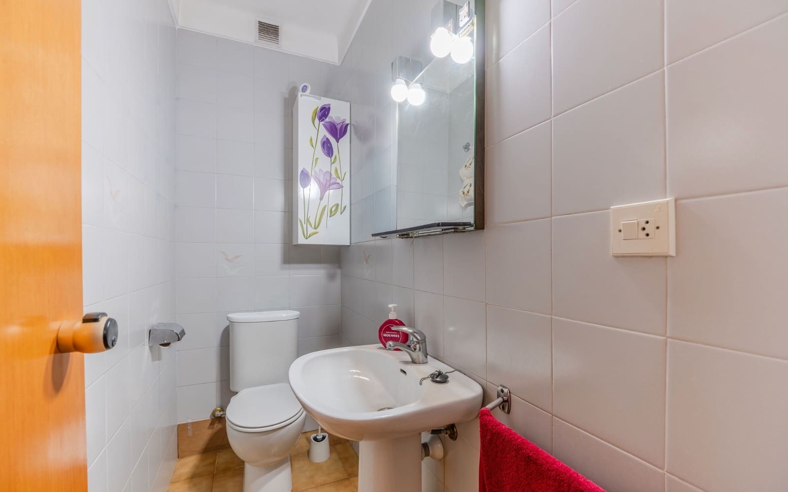 4 bedroom Semi-detached Villa for sale in Girona city with garage - € 557,000 (Ref: 9656508)