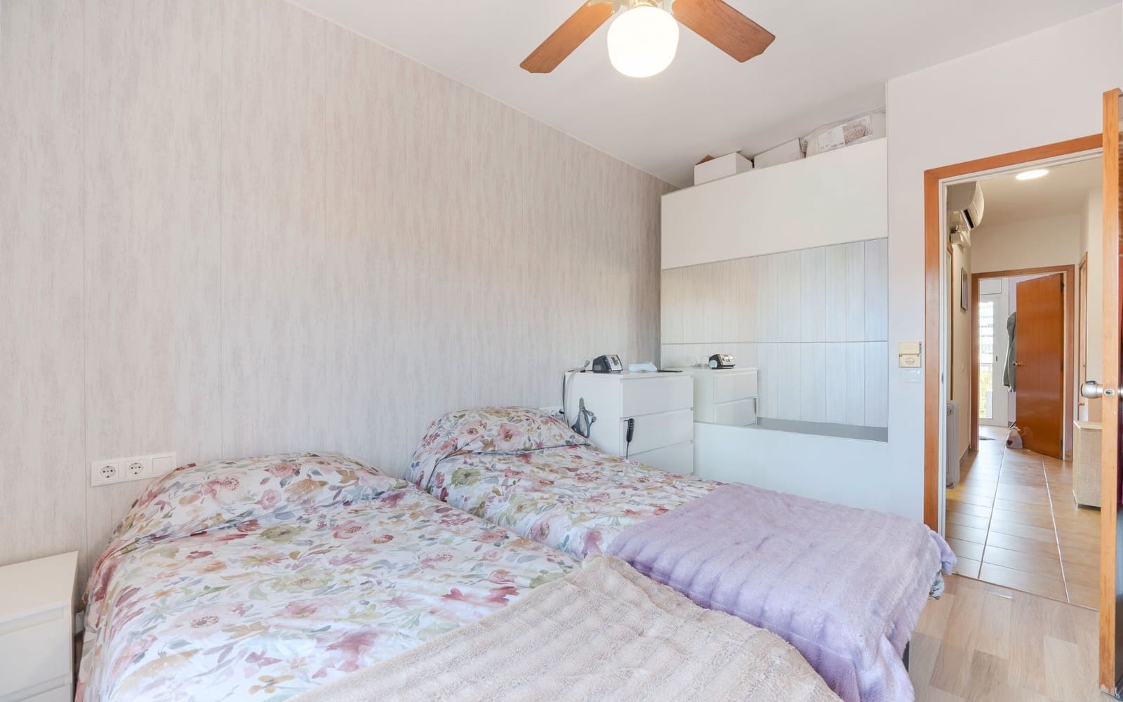 4 bedroom Semi-detached Villa for sale in Girona city with garage - € 557,000 (Ref: 9656508)