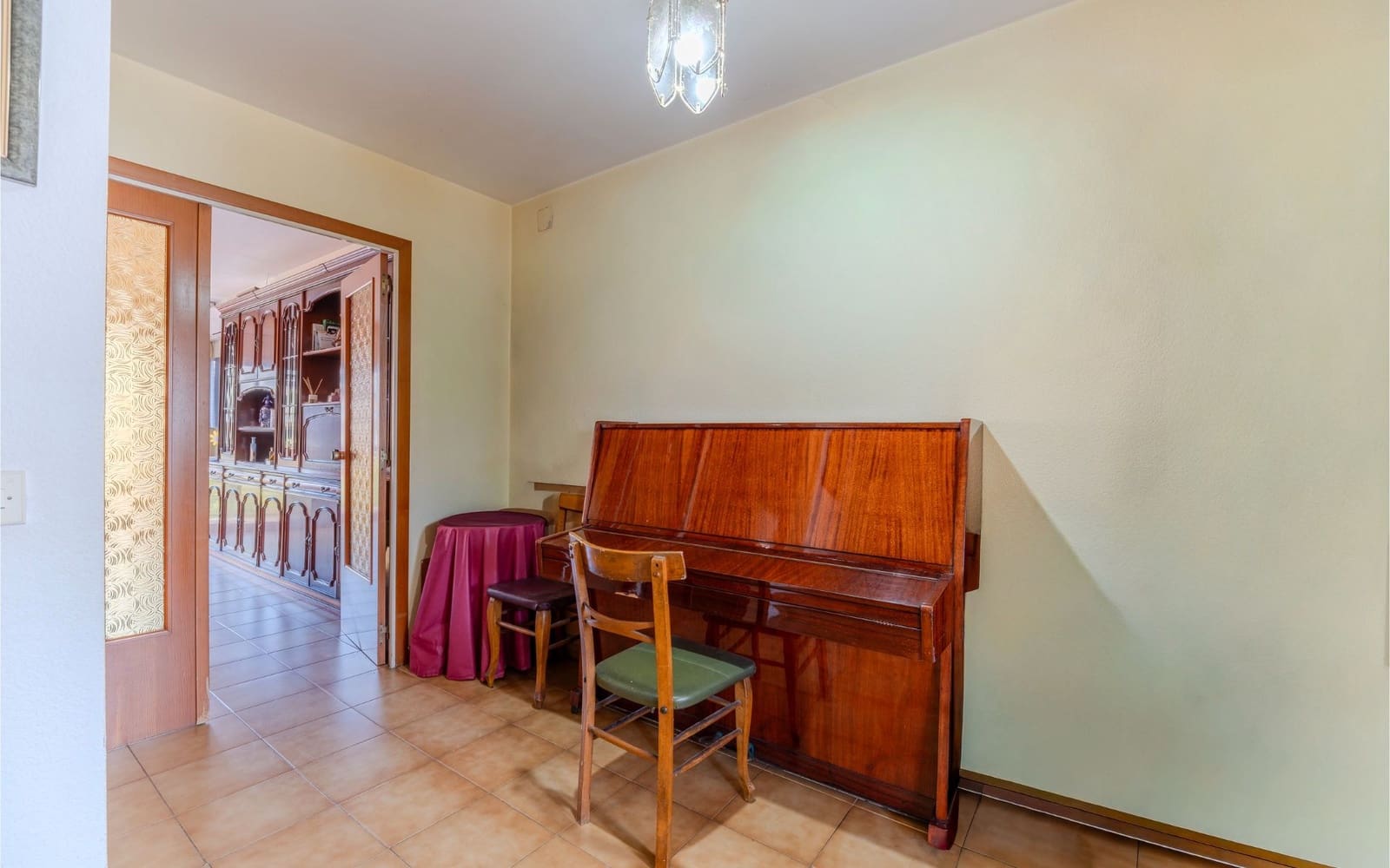 4 bedroom Semi-detached Villa for sale in Girona city with garage - € 557,000 (Ref: 9656508)