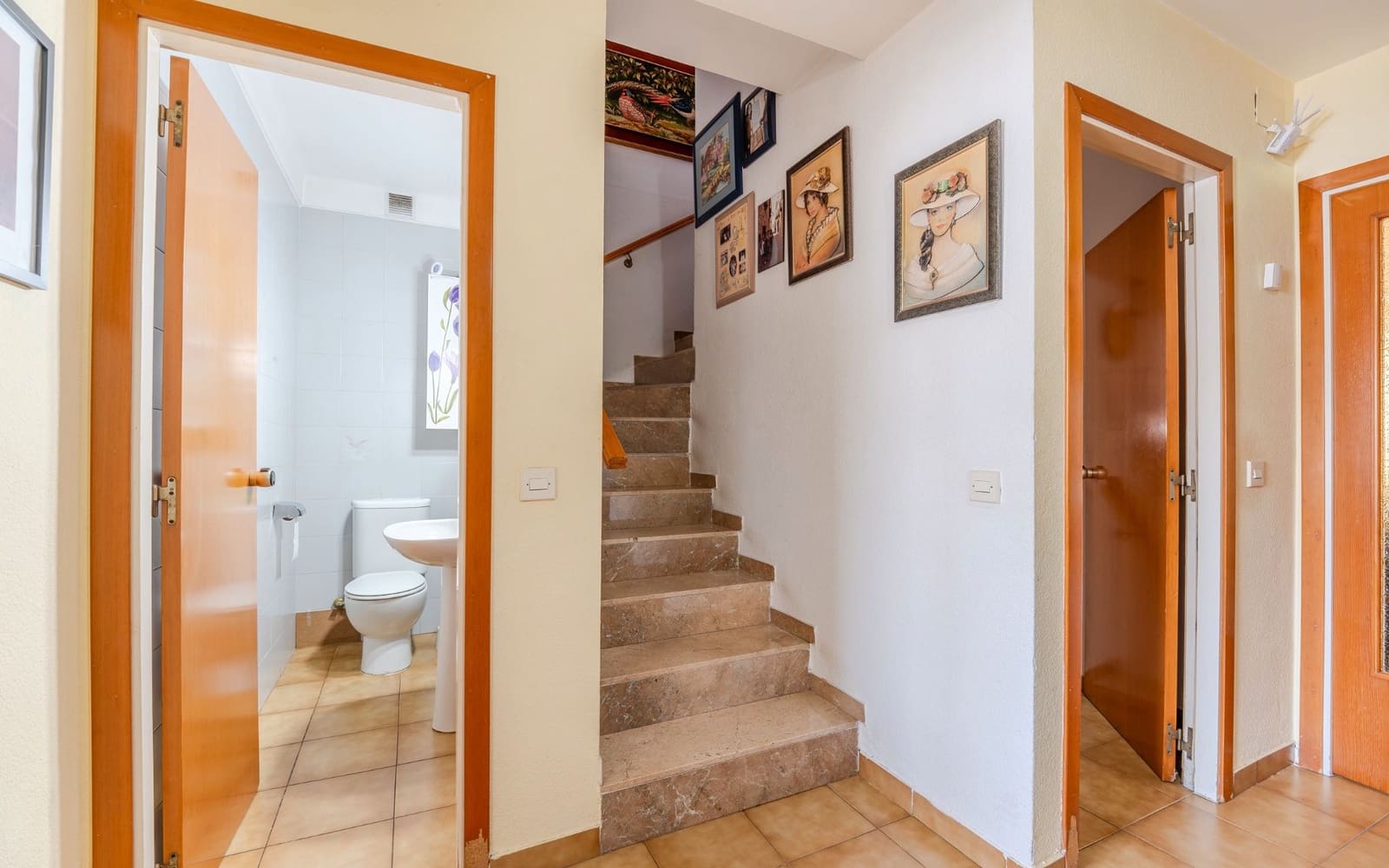 4 bedroom Semi-detached Villa for sale in Girona city with garage - € 557,000 (Ref: 9656508)