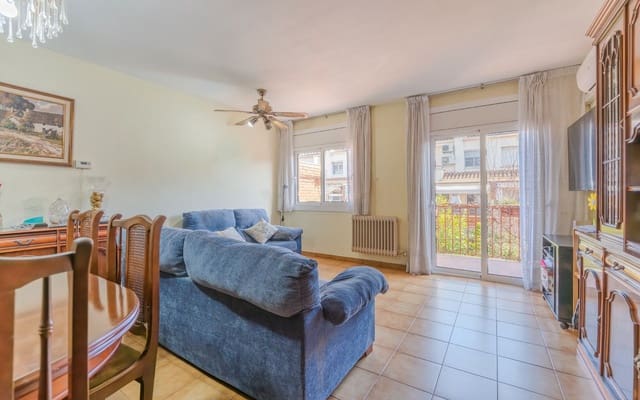 4 bedroom Semi-detached Villa for sale in Girona city with garage - € 557,000 (Ref: 9656508)