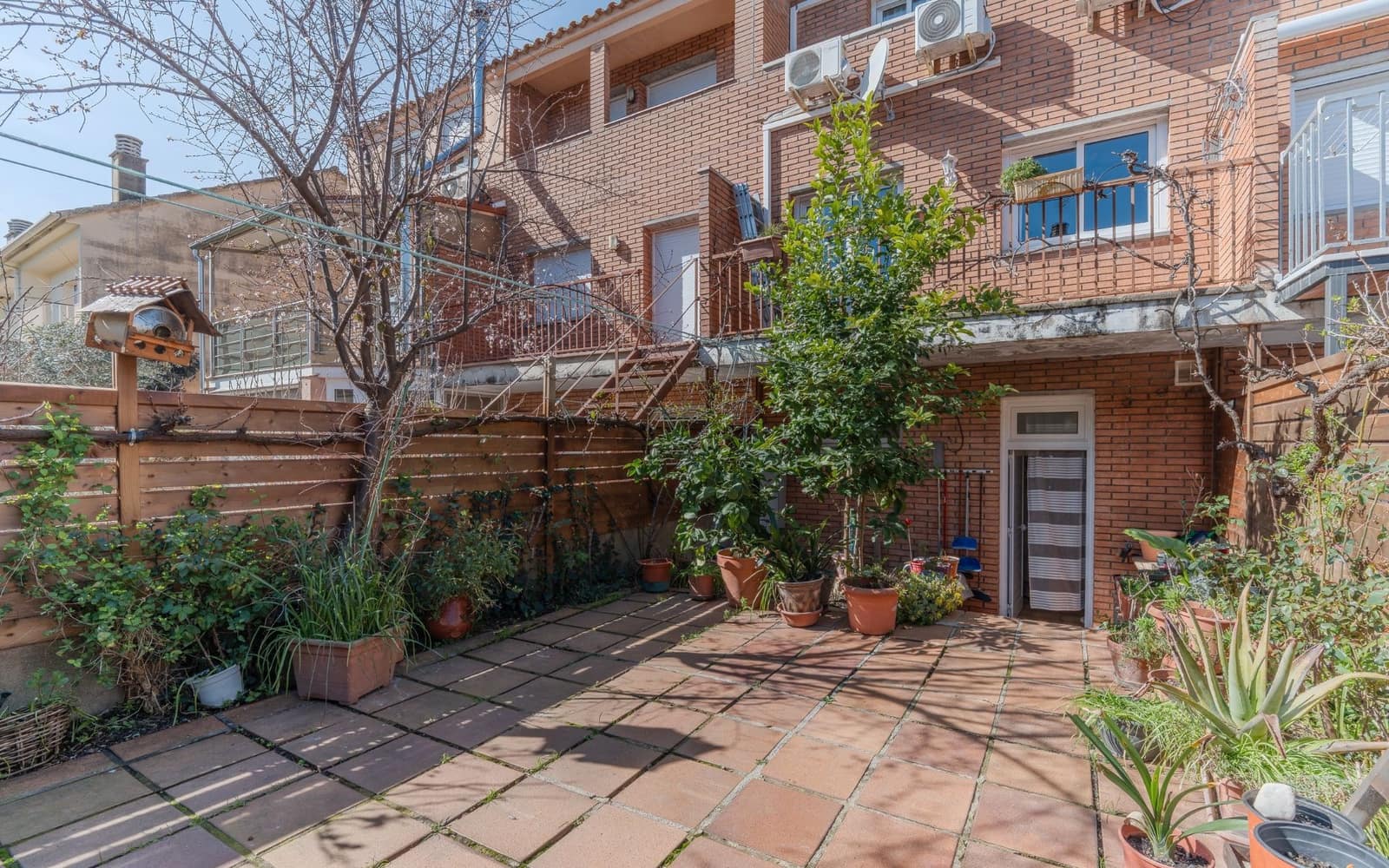 4 bedroom Semi-detached Villa for sale in Girona city with garage - € 557,000 (Ref: 9656508)
