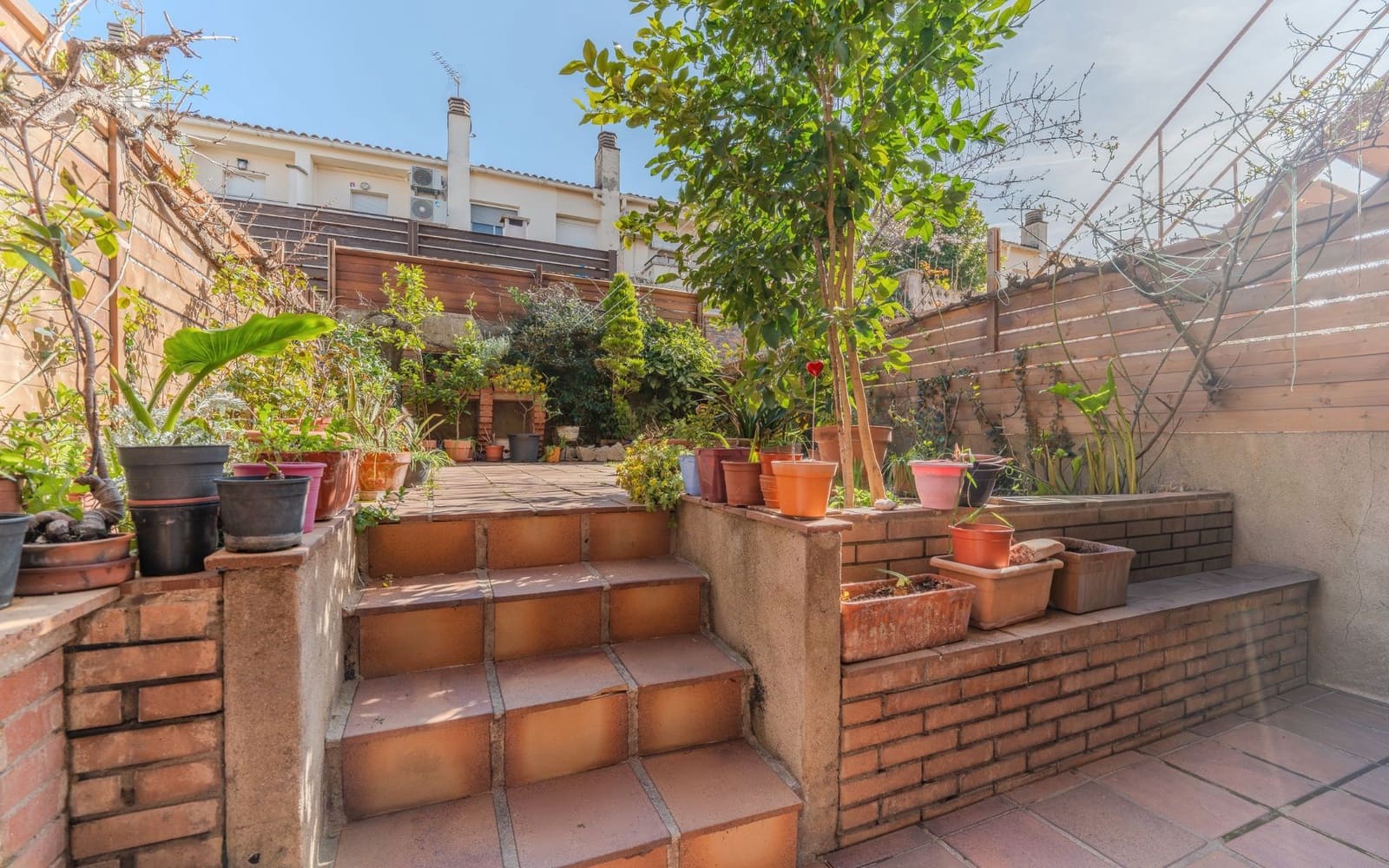 4 bedroom Semi-detached Villa for sale in Girona city with garage - € 557,000 (Ref: 9656508)