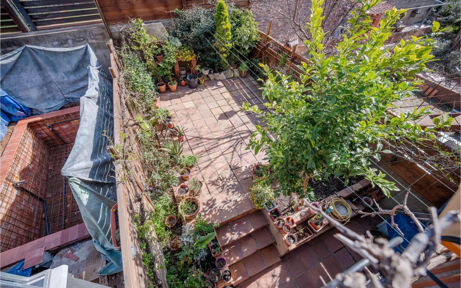 4 bedroom Semi-detached Villa for sale in Girona city with garage - € 557,000 (Ref: 9656508)