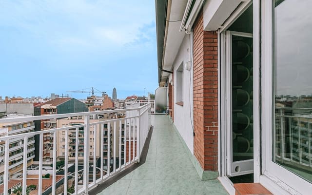 4 sovrum Takvåning till salu i La Sagrada Família, Barcelona stad - 680 000 € (Ref: 9657015)