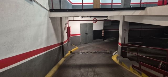 Garage til salg i La Nova Esquerra de L'Eixample, Barcelona by - € 38.000 (Ref: 9672759)