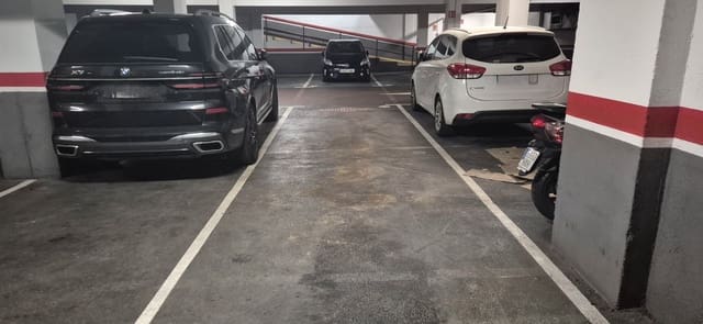 Garage til salg i La Nova Esquerra de L'Eixample, Barcelona by - € 38.000 (Ref: 9672759)