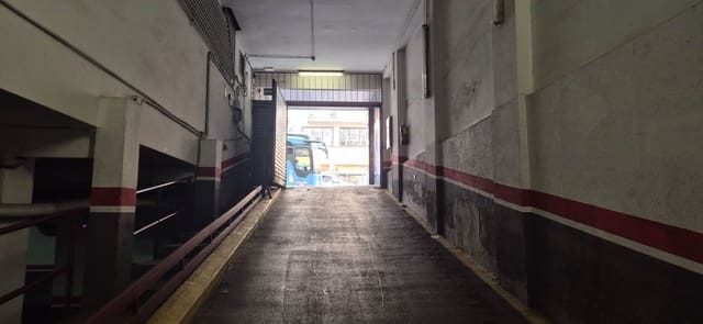 Garage til salg i La Nova Esquerra de L'Eixample, Barcelona by - € 38.000 (Ref: 9672759)