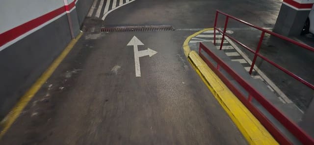 Garage til salg i La Nova Esquerra de L'Eixample, Barcelona by - € 38.000 (Ref: 9672759)