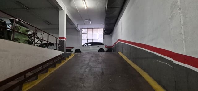 Garage til salg i La Nova Esquerra de L'Eixample, Barcelona by - € 38.000 (Ref: 9672759)