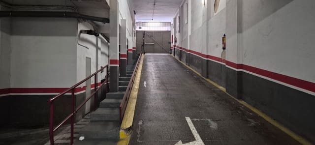 Garage til salg i La Nova Esquerra de L'Eixample, Barcelona by - € 38.000 (Ref: 9672759)