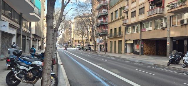 Garage til salg i La Nova Esquerra de L'Eixample, Barcelona by - € 38.000 (Ref: 9672759)