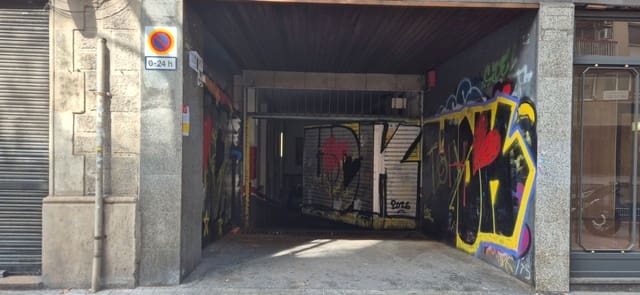 Garage til salg i La Nova Esquerra de L'Eixample, Barcelona by - € 38.000 (Ref: 9672759)