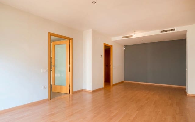 2 quarto Apartamento para venda em Terrassa com garagem - 225 000 € (Ref: 9679299)