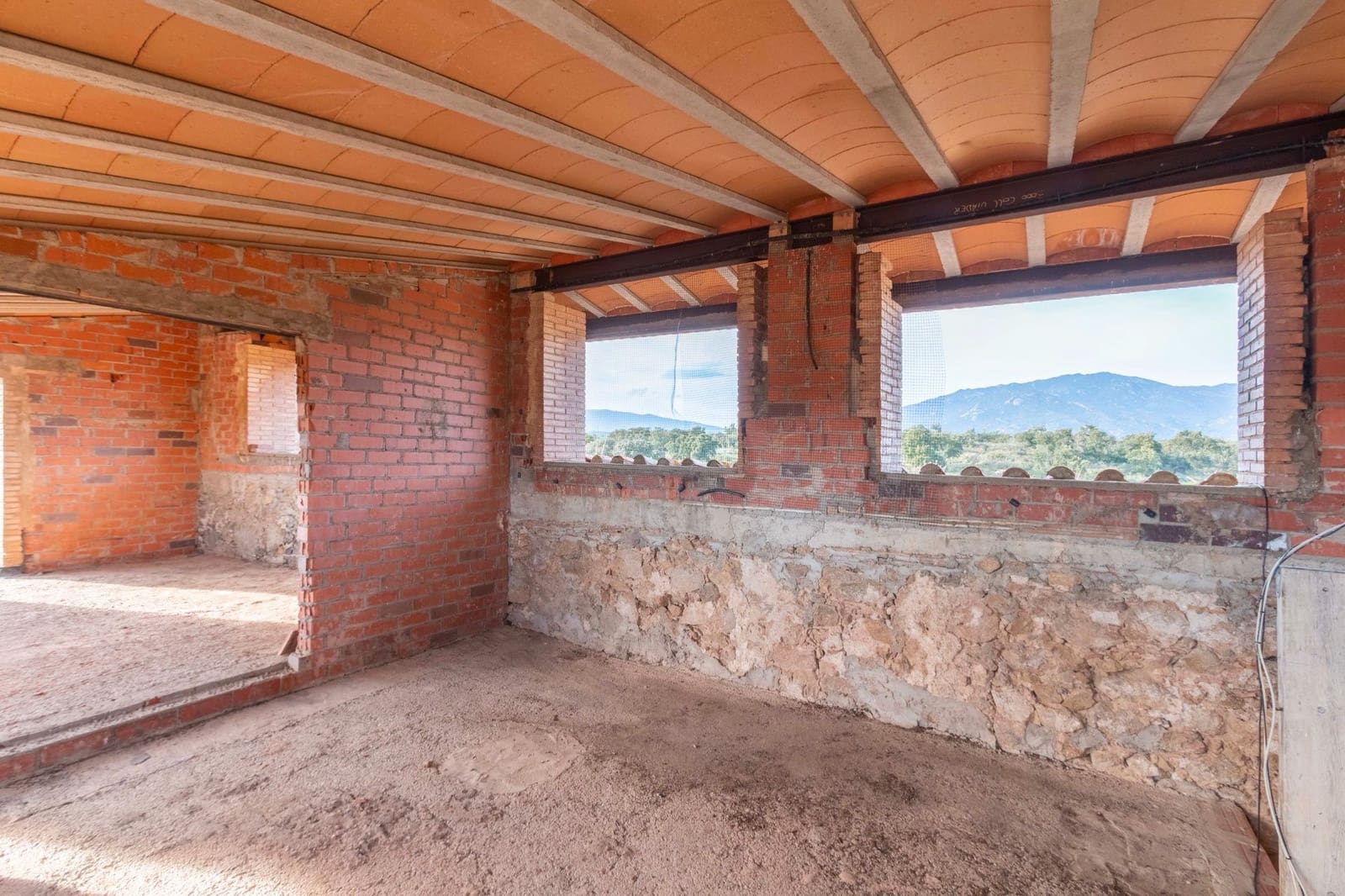 2 makuuhuone Maalaistalo myytävänä paikassa Capmany mukana 
autotalli - 940 000 € (Ref: 9679301)