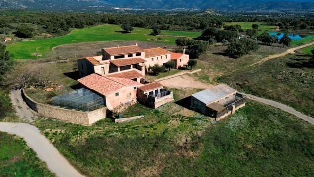 10 soveværelse Finca/Landehus til salg i Capmany med garage - € 940.000 (Ref: 9679301)