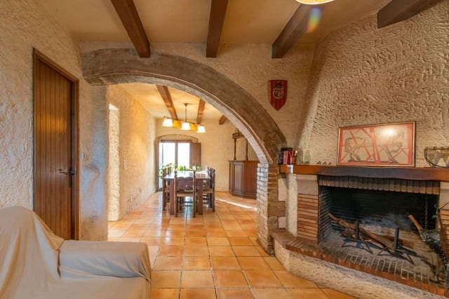 2 makuuhuone Maalaistalo myytävänä paikassa Capmany mukana 
autotalli - 940 000 € (Ref: 9679301)