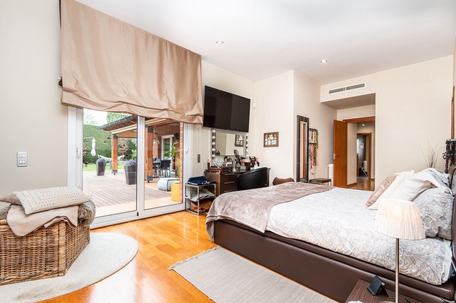 5 sypialnia Willa na sprzedaż w Sant Quirze del Valles z basenem garażem - 995 000 € (Ref: 9684367)