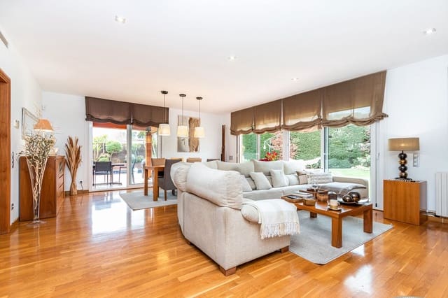 5 sypialnia Willa na sprzedaż w Sant Quirze del Vallès z basenem garażem - 995 000 € (Ref: 9684367)