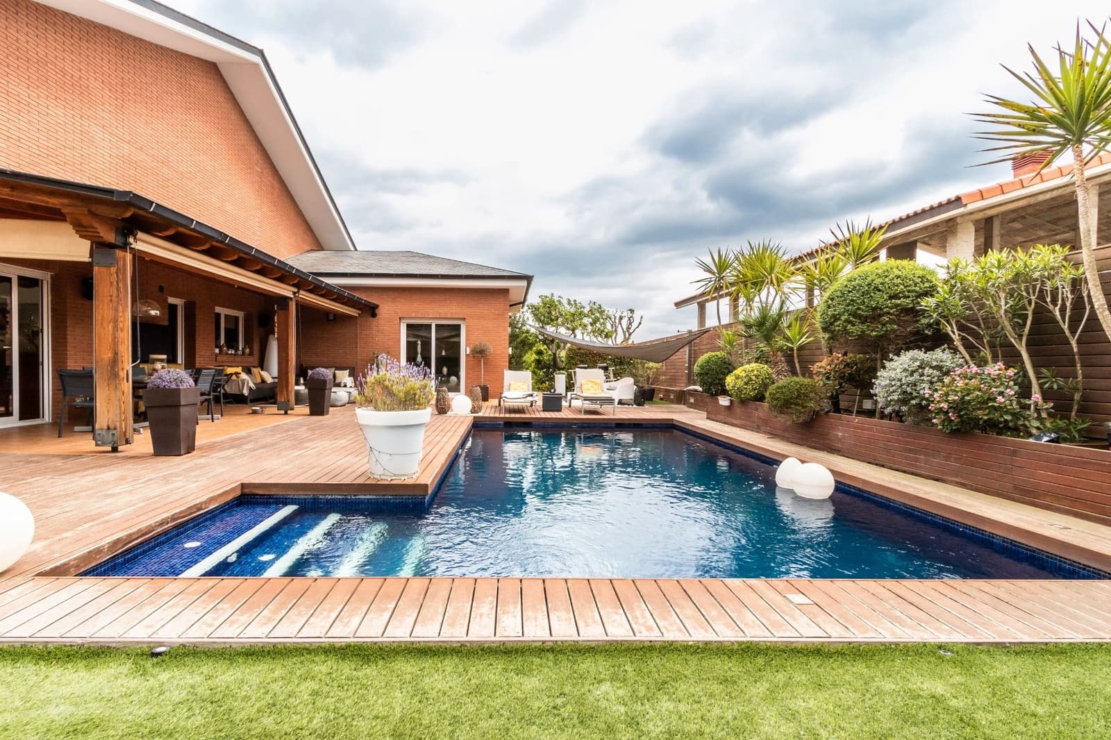 5 sypialnia Willa na sprzedaż w Sant Quirze del Valles z basenem garażem - 995 000 € (Ref: 9684367)