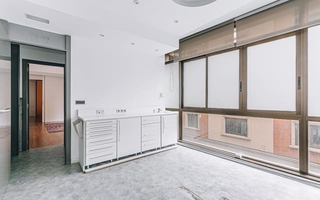 Local Commercial à vendre à El Putxet i El Farró, Barcelone ville - 790 000 € (Ref: 9694499)