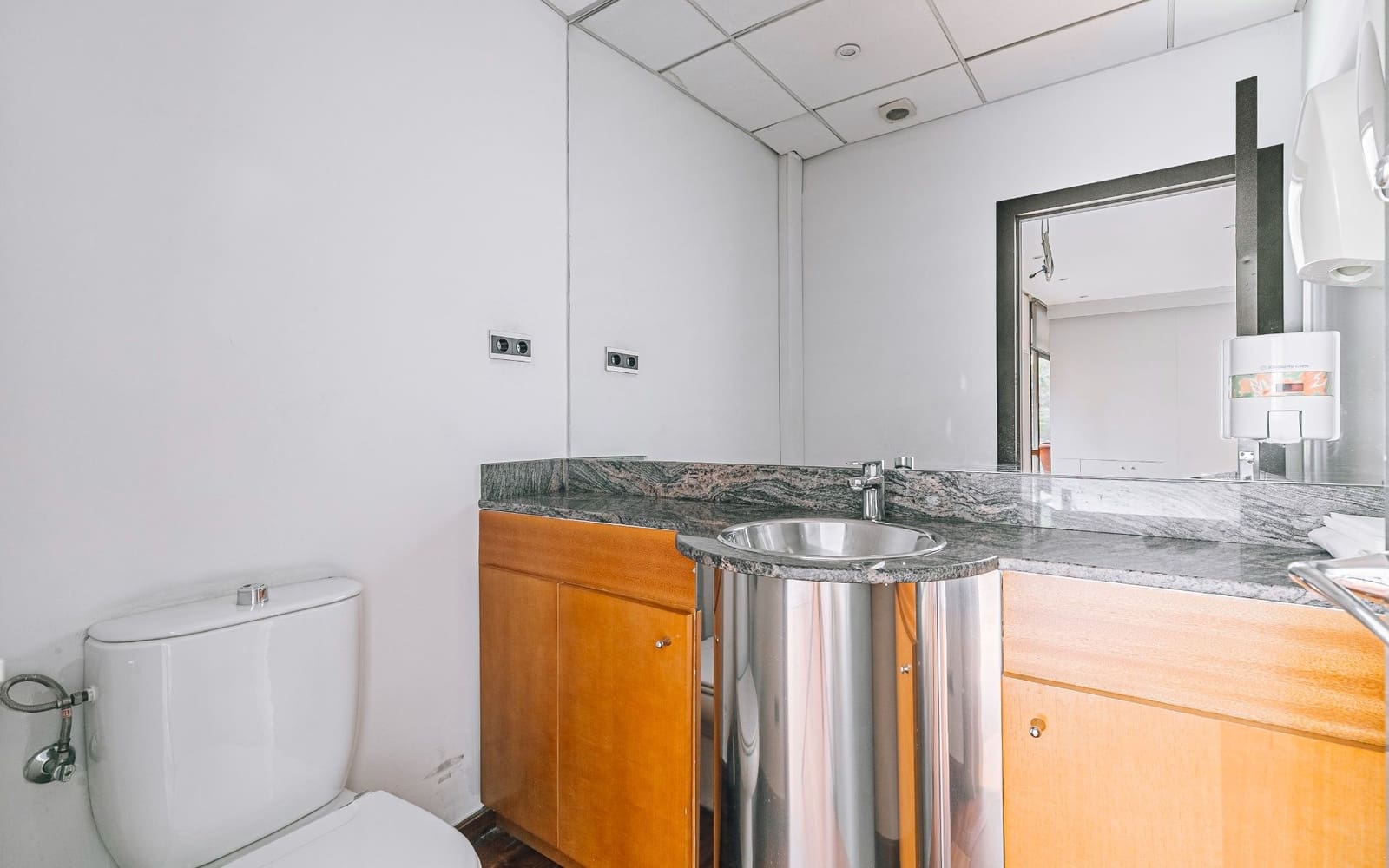 Local Commercial à vendre à Barcelone ville - 790 000 € (Ref: 9694499)