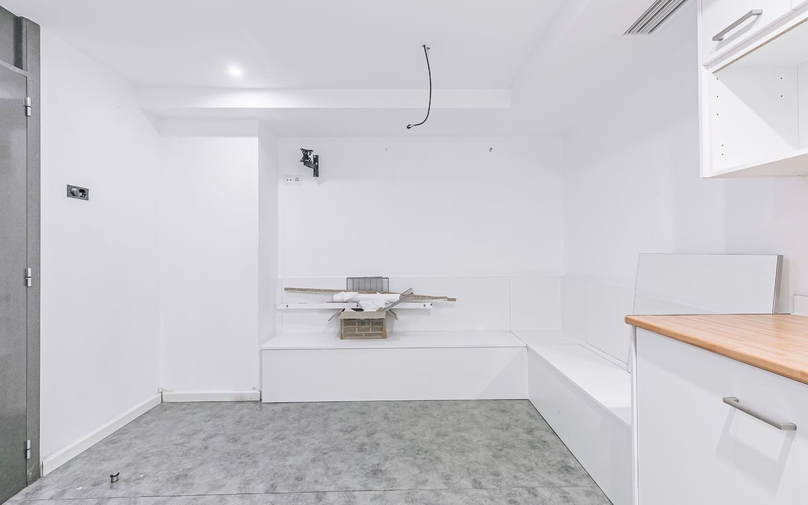 Erhverv til salg i Barcelona by - € 450.000 (Ref: 9694500)