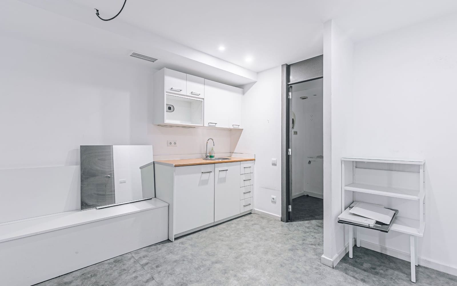 Erhverv til salg i Barcelona by - € 450.000 (Ref: 9694500)