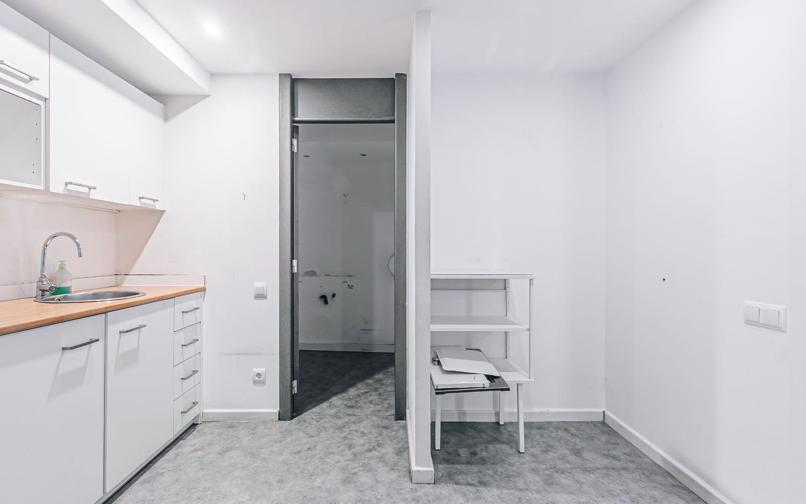 Erhverv til salg i Barcelona by - € 450.000 (Ref: 9694500)