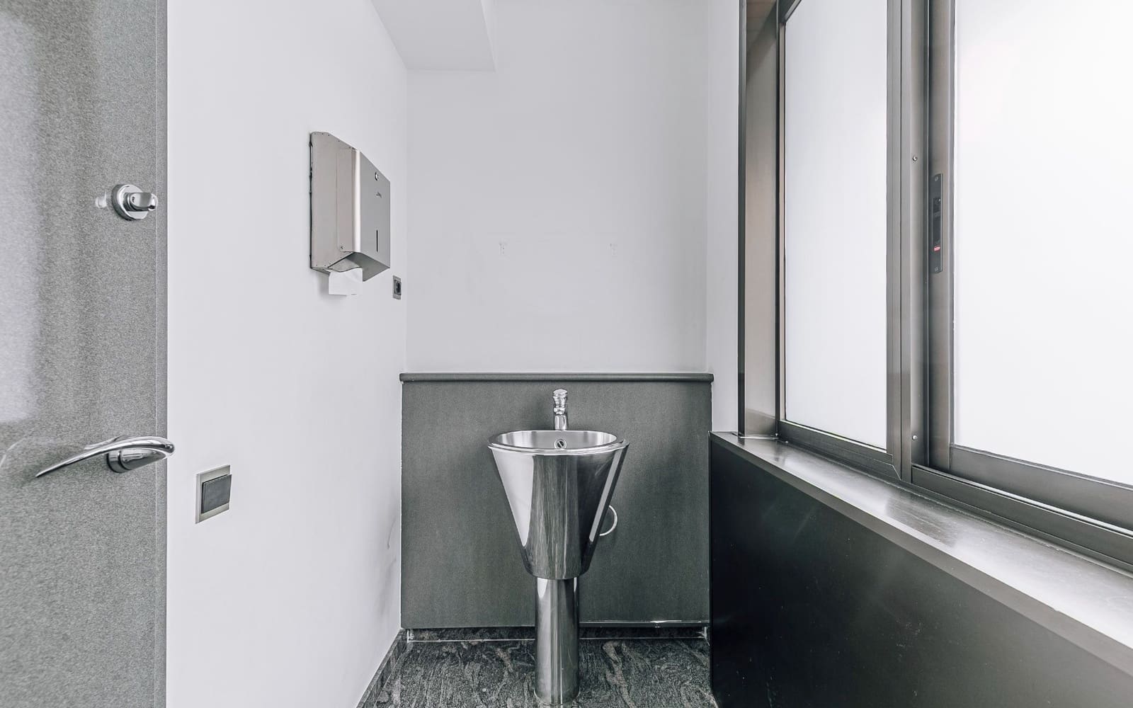 Erhverv til salg i Barcelona by - € 450.000 (Ref: 9694500)