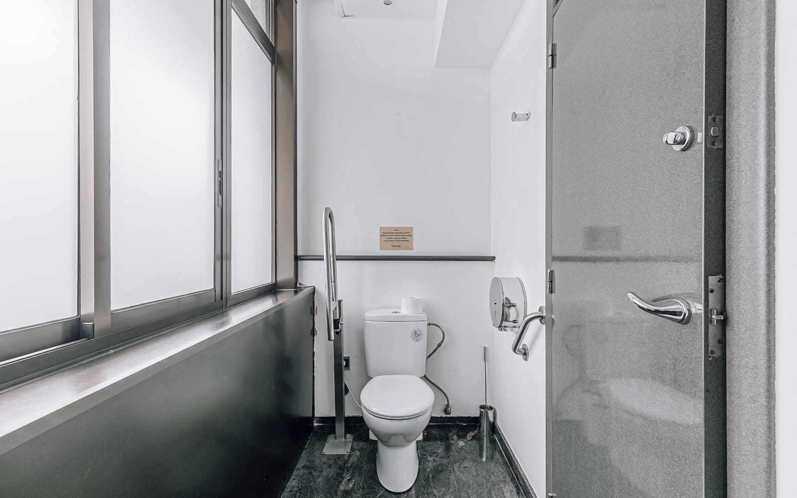 Erhverv til salg i Barcelona by - € 450.000 (Ref: 9694500)