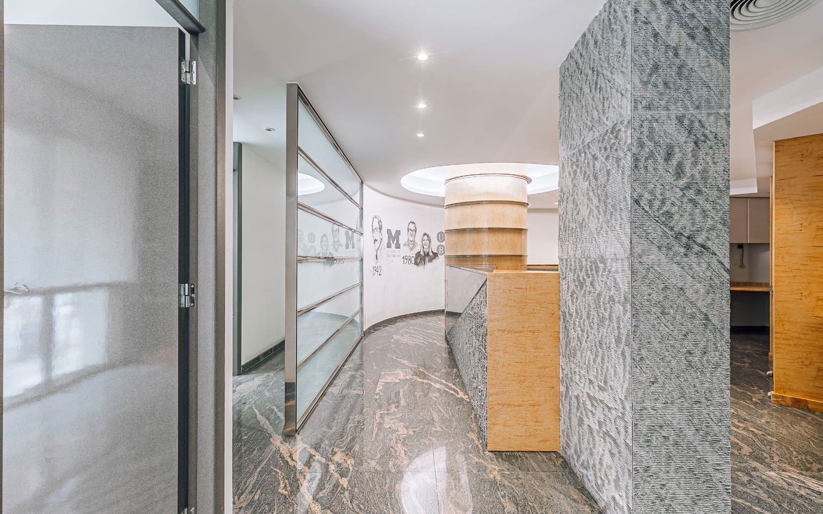 Erhverv til salg i Barcelona by - € 450.000 (Ref: 9694500)