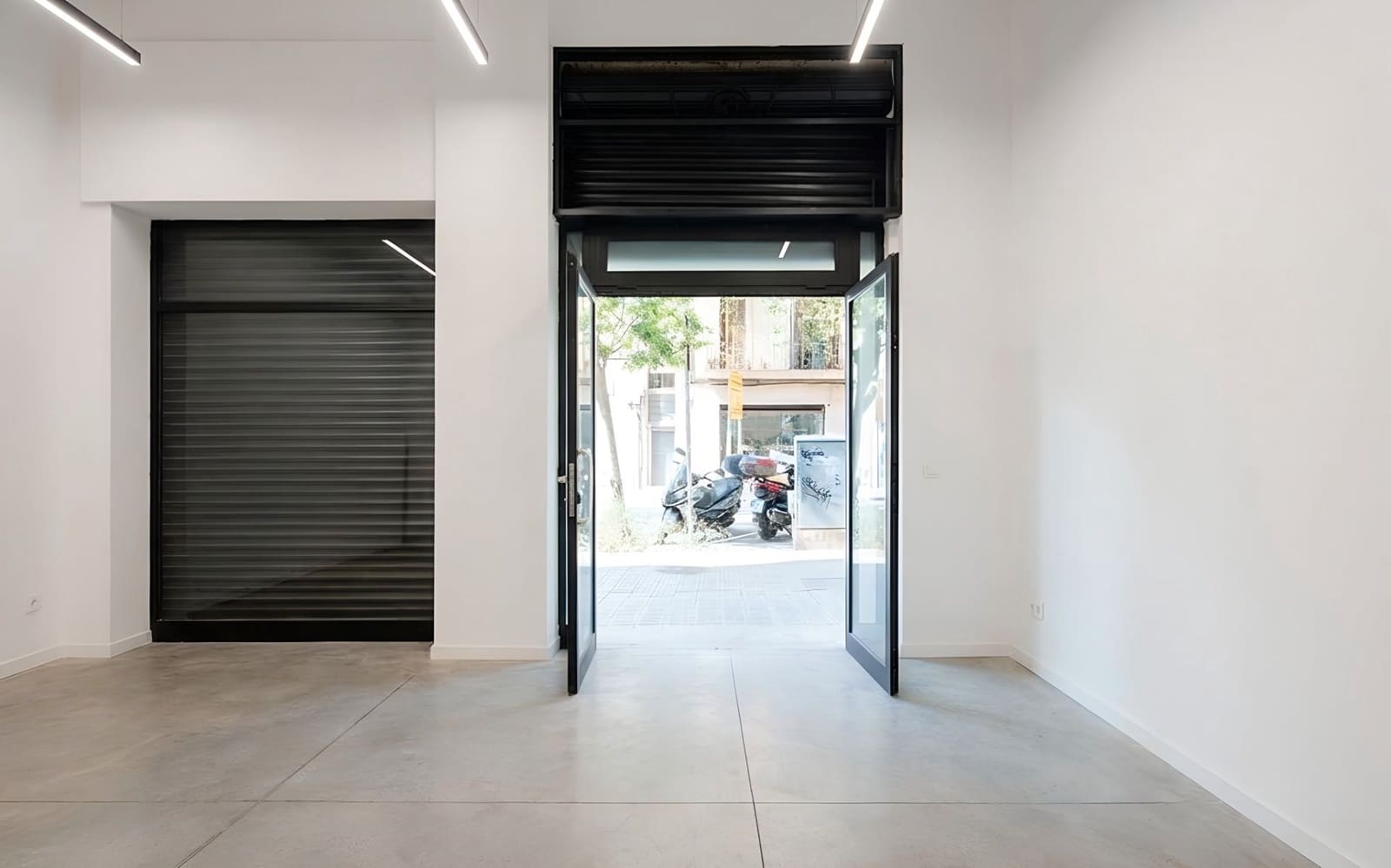 Commercial for rent in Barcelona city - € 1,900 (Ref: 9700009)