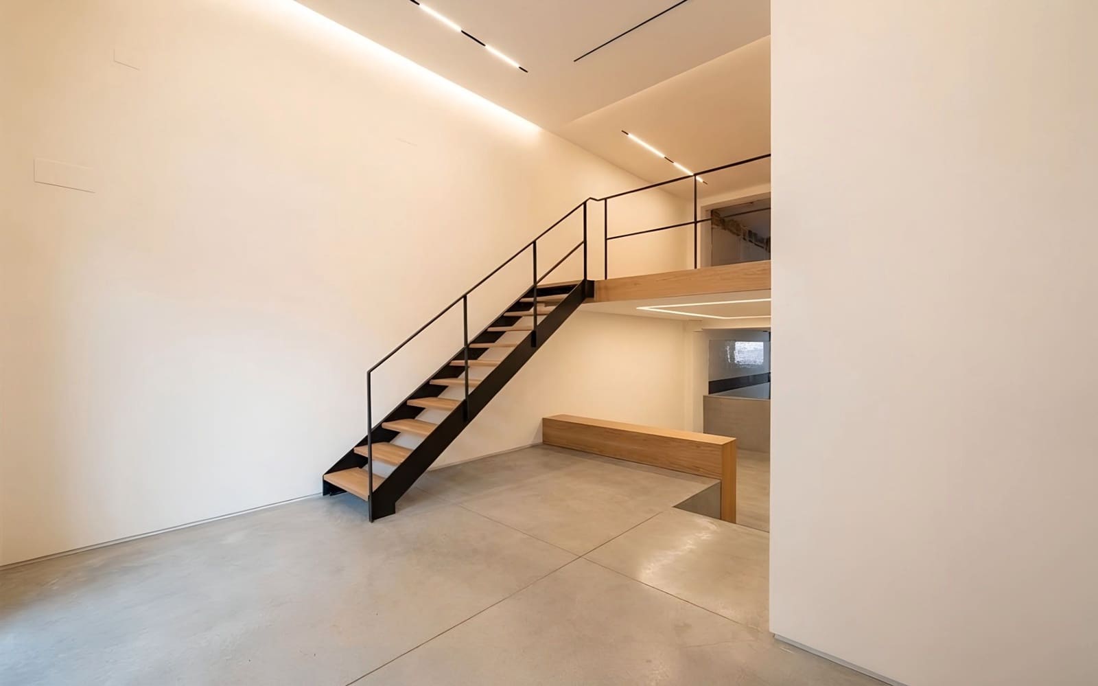 Commercial for rent in Barcelona city - € 1,900 (Ref: 9700009)