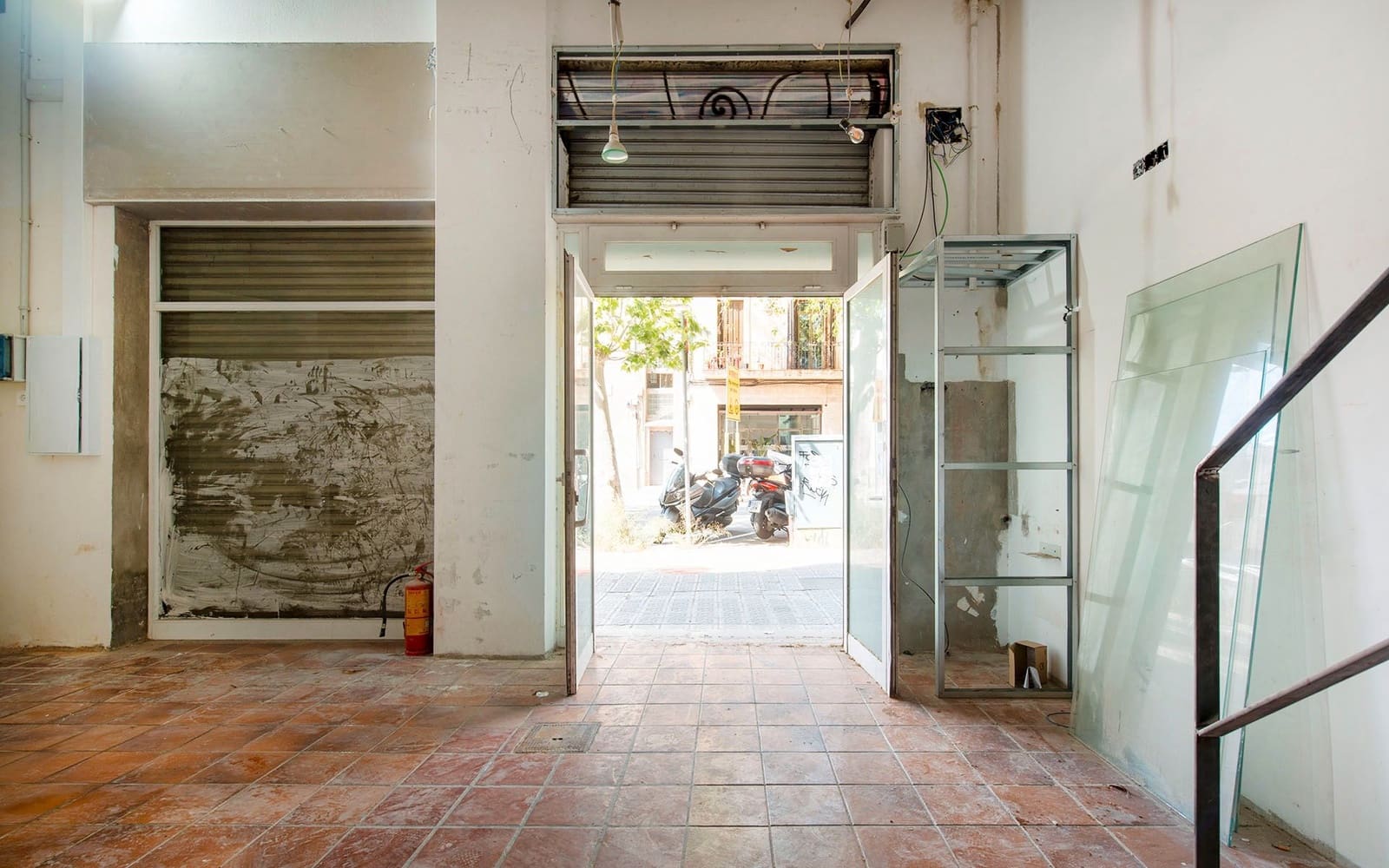 Commercial for rent in Barcelona city - € 1,900 (Ref: 9700009)