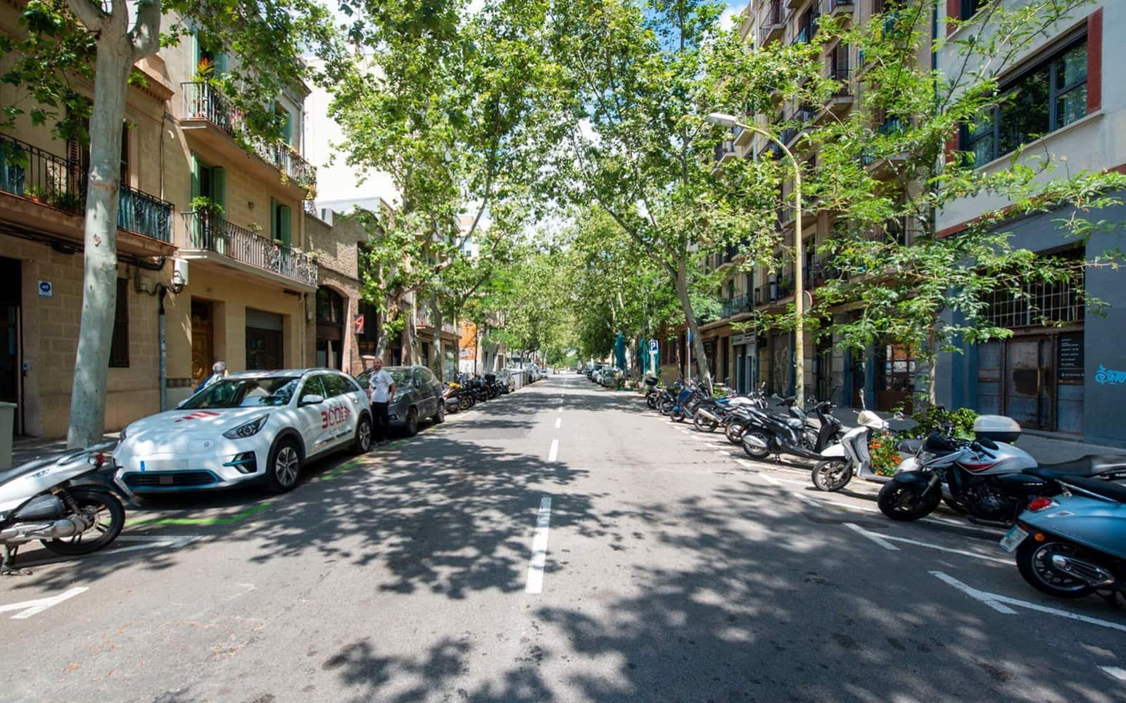 Commercial for rent in Barcelona city - € 1,900 (Ref: 9700009)