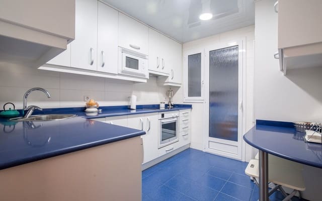 4 bedroom Flat for sale in Sant Antoni, Barcelona city - € 551,200 (Ref: 9700010)