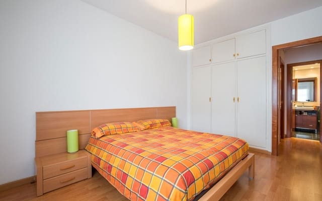 4 bedroom Flat for sale in Sant Antoni, Barcelona city - € 551,200 (Ref: 9700010)